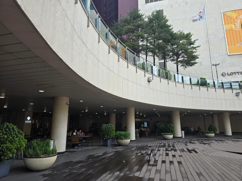 롯데백화점 평촌점 · B1 테라스 · 야외 테라스 식재